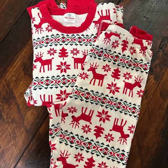 Hanna Andersson Red Festive Pajama Sets - Picture 2 of 2